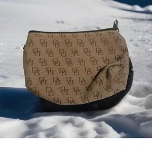 Tan and brown vintage Dooney & Bourke purse